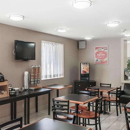 Econo Lodge Inn & Suites Downtown Τορόντο Εξωτερικό φωτογραφία