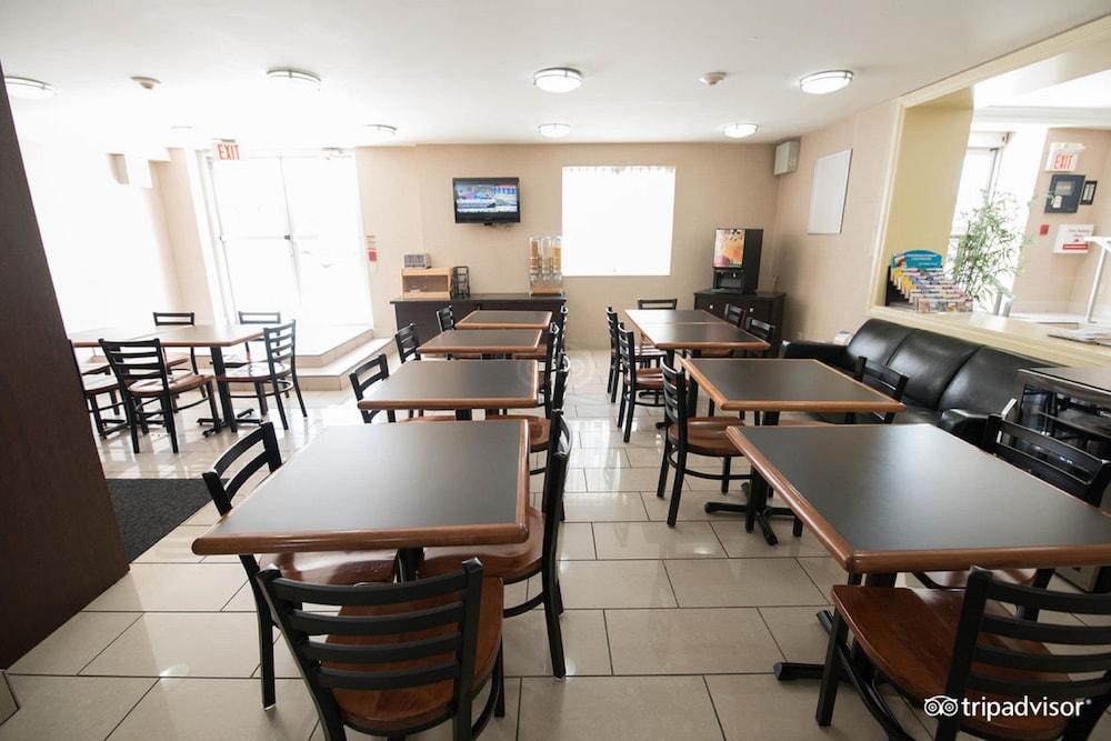 Econo Lodge Inn & Suites Downtown Τορόντο Εξωτερικό φωτογραφία