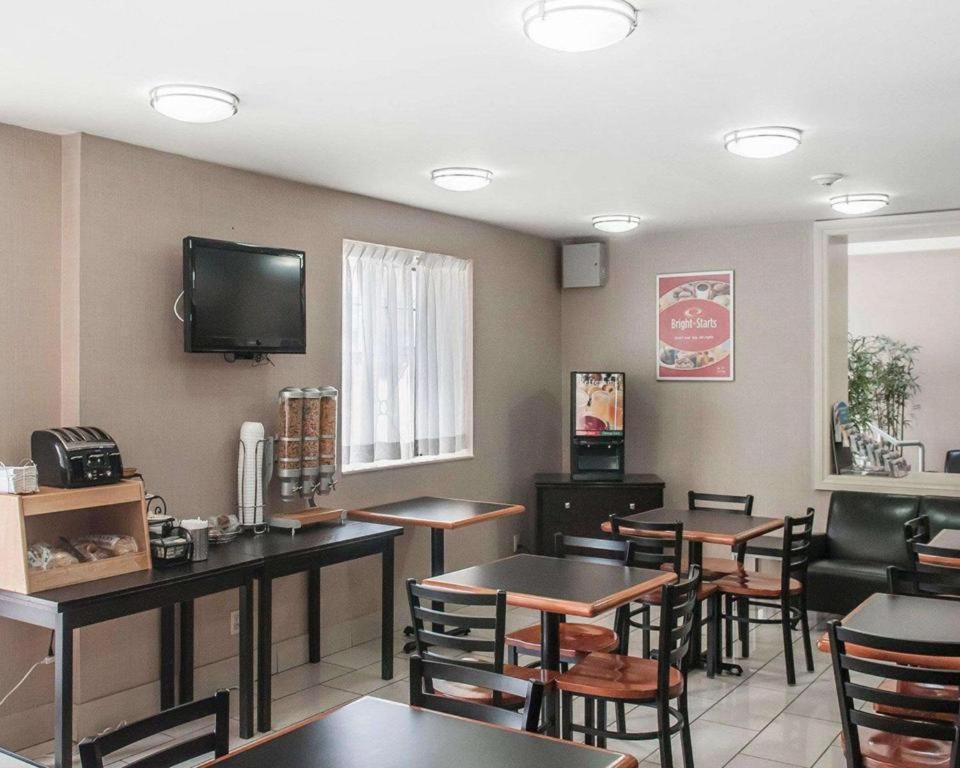 Econo Lodge Inn & Suites Downtown Τορόντο Εξωτερικό φωτογραφία